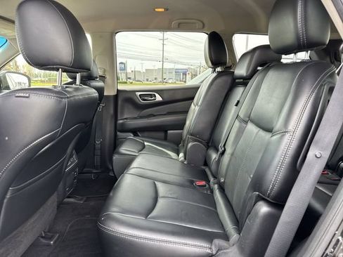 Used 2015 Nissan Pathfinder SL w/ SL Tech Package FWD image 9