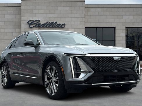 Certified 2025 Cadillac Lyriq Luxury w/ LPO, Floor Liner Package AWD/4WD image 1