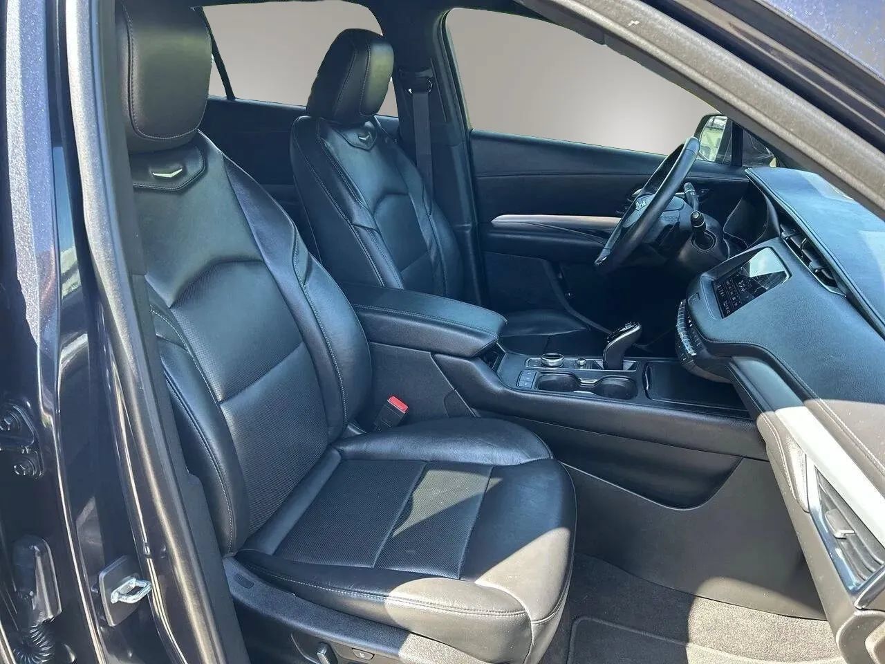 Used 2022 Cadillac XT4 Premium Luxury w/ LPO, Radiant Package AWD/4WD image 23