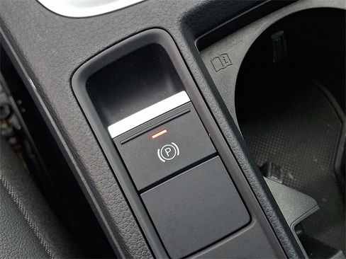 Used 2019 Audi Q3 2.0T Premium image 24