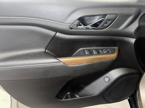 Certified 2023 GMC Acadia SLE w/ Driver Convenience Package image 7