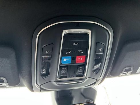 Used 2025 Jeep Grand Cherokee Altitude AWD/4WD image 29