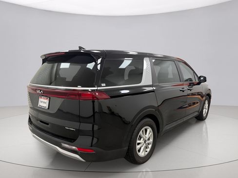 Used 2024 Kia Carnival LX FWD image 3