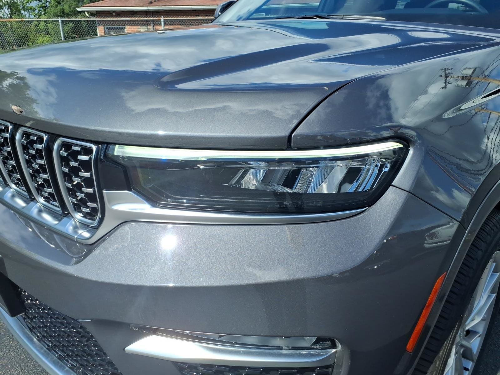 Used 2023 Jeep Grand Cherokee Summit w/ Luxury Tech Group V AWD/4WD image 11