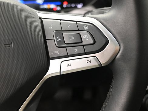 Used 2024 Volkswagen Taos SE image 42