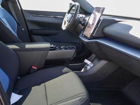 New 2025 Volvo EX30 Plus w/ Protection Package Premier image 12