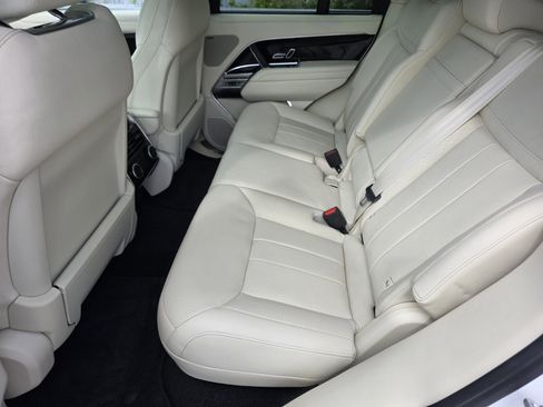 Used 2023 Land Rover Range Rover SE image 14