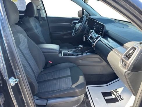 Certified 2023 Kia Sorento LX AWD/4WD image 10