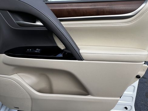 Used 2021 Lexus LX 570 4WD w/ 3rd Row & Luxury Pkg image 43