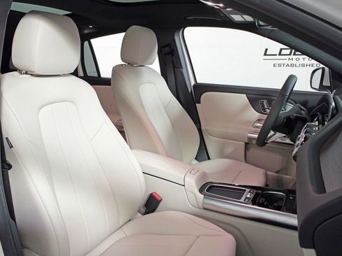 Certified 2025 Mercedes-Benz GLA 250 4MATIC image 16