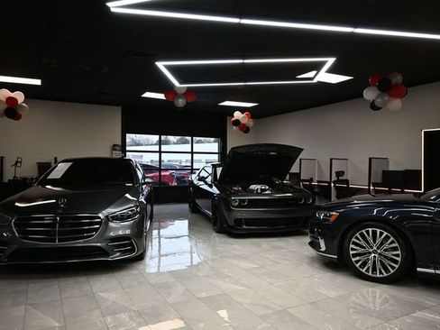 Used 2019 Chrysler 300 Touring L w/ Quick Order Package 22F image 5