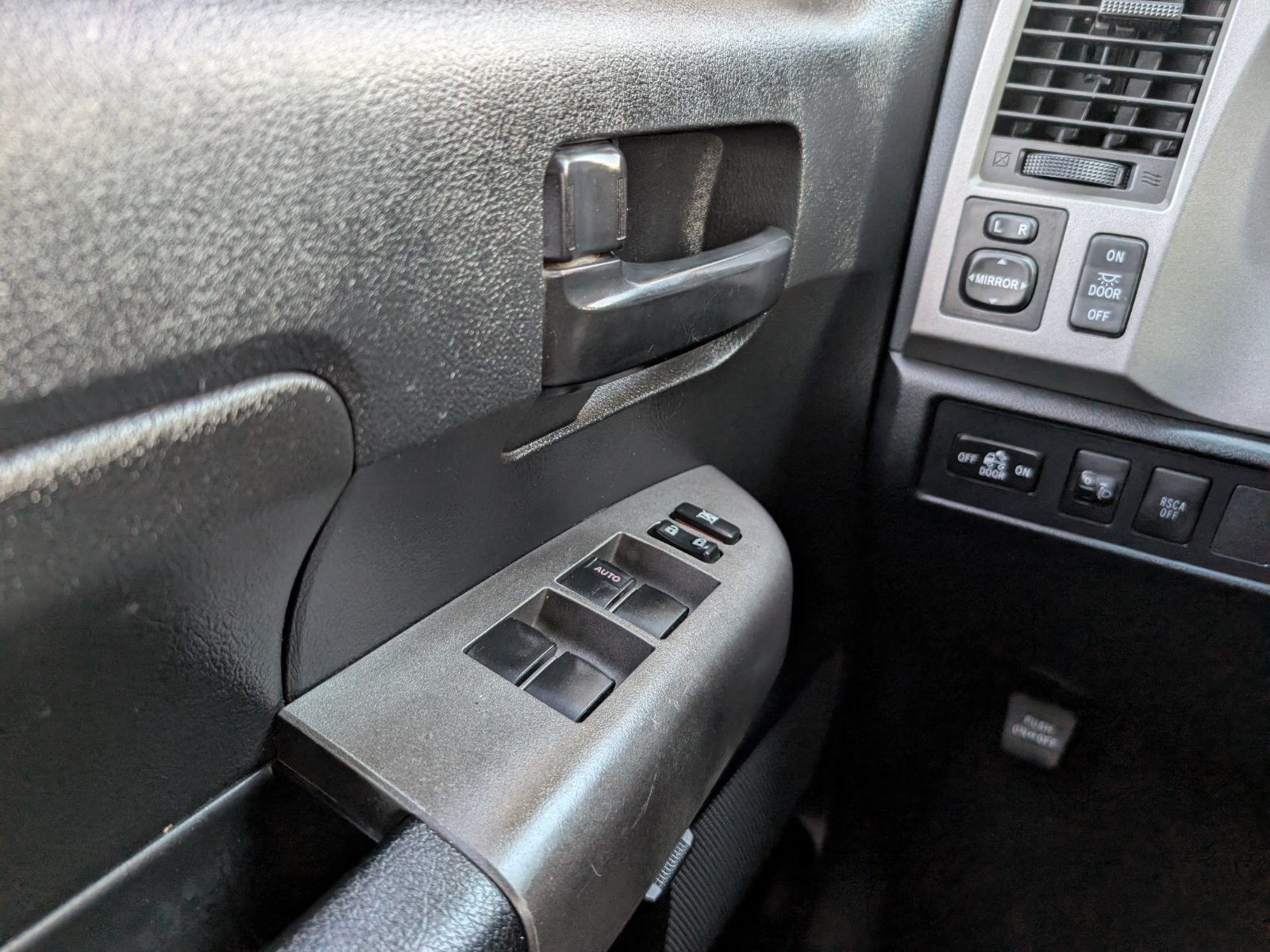 Used 2012 Toyota Tundra 4x4 CrewMax w/ Tow Pkg image 13