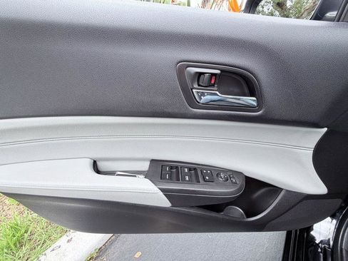 Used 2017 Acura ILX FWD image 18