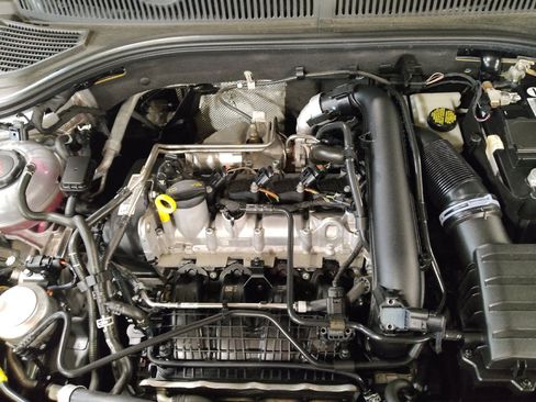 Used 2021 Volkswagen Jetta SE w/ SE Cold Weather Package image 30