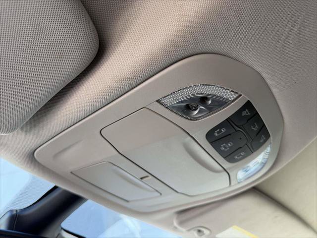 Used 2024 Chrysler Pacifica Touring-L FWD image 33