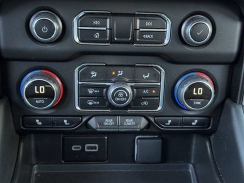 Used 2024 Chevrolet Tahoe Z71 w/ Luxury Package AWD/4WD image 19