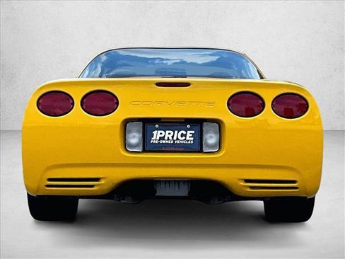 Used 2000 Chevrolet Corvette Coupe w/ Performance Handling Pkg RWD image 4
