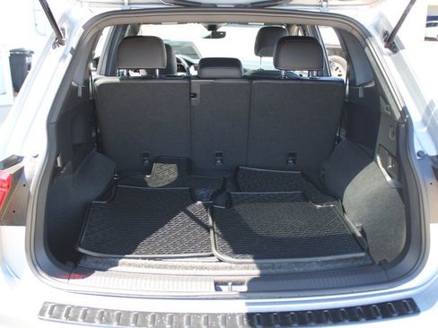 Certified 2023 Volkswagen Tiguan SE R-Line image 28