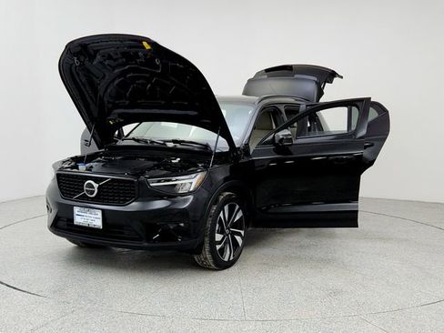 Certified 2024 Volvo XC40 B5 Plus w/ Climate Package image 9