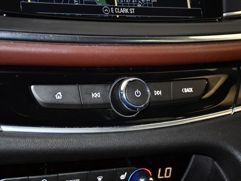 Used 2018 Buick Enclave Avenir w/ Avenir Technology Package AWD/4WD image 28