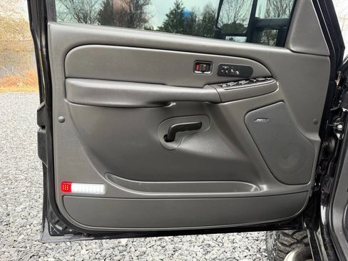 Used 2007 GMC Sierra 2500 SLT w/ Heavy-Duty Power Package image 16