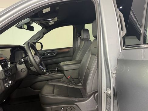 Used 2025 GMC Yukon Denali image 22