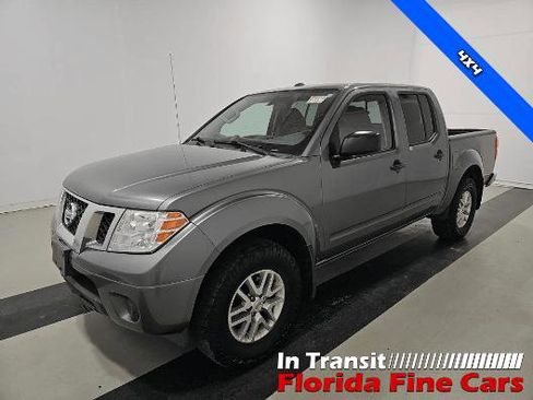 Used 2018 Nissan Frontier SV image 2