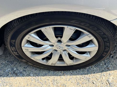 Used 2012 Toyota Corolla LE FWD image 5