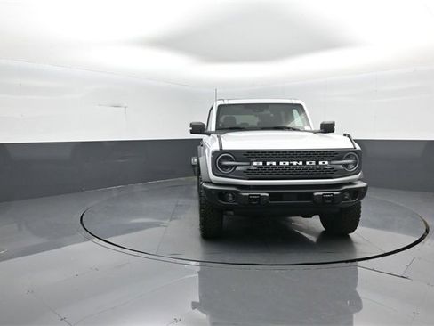 New 2025 Ford Bronco Badlands image 2