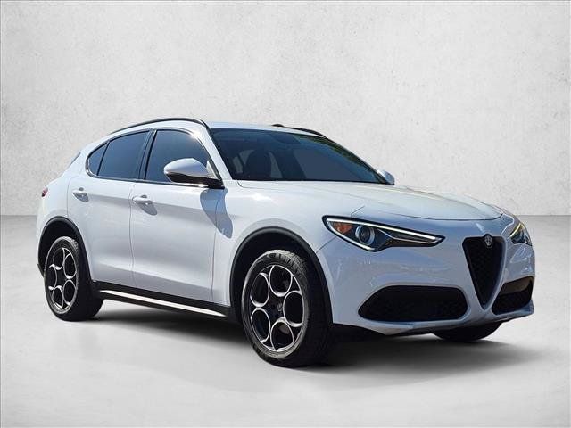 Used 2018 Alfa Romeo Stelvio Sport w/ Quick Order Package 22J Sport AWD/4WD image 3