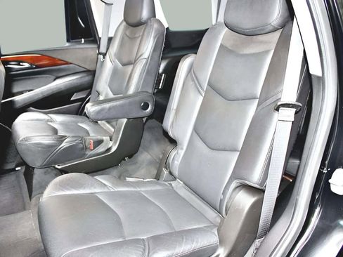 Used 2020 Cadillac Escalade Luxury image 28