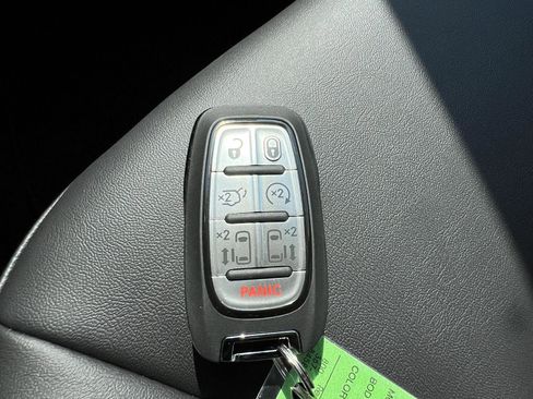 New 2026 Chrysler Pacifica Select image 28