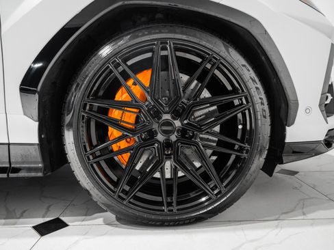 Used 2020 Lamborghini Urus image 17