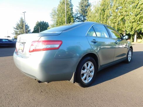 Used 2011 Toyota Camry LE w/ LE Extra-Value Pkg image 2