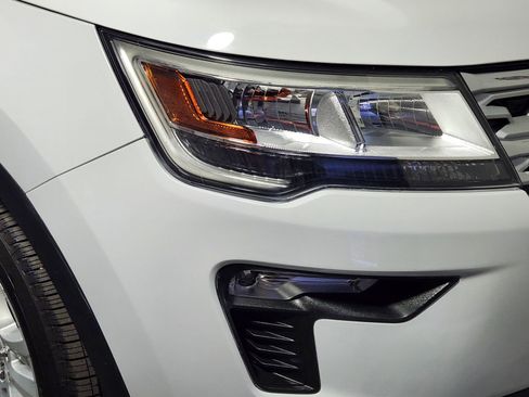 Used 2019 Ford Explorer XLT w/ Equipment Group 201A image 10