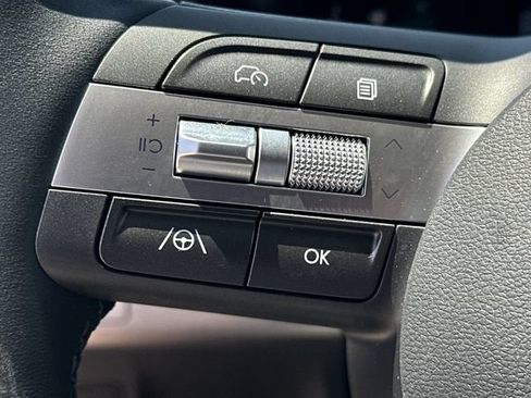 Certified 2025 Hyundai Kona SEL FWD image 25