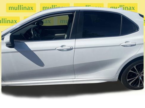 Used 2019 Toyota Camry SE FWD image 6