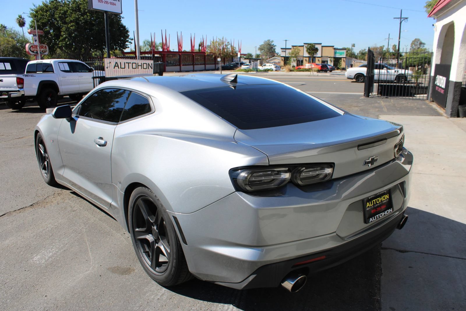 Used 2023 Chevrolet Camaro LT RWD image 7