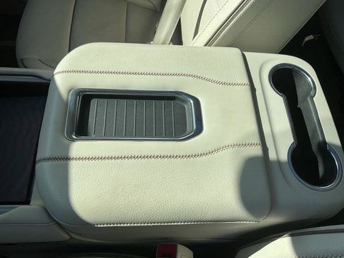 Used 2023 GMC Yukon XL Denali image 19