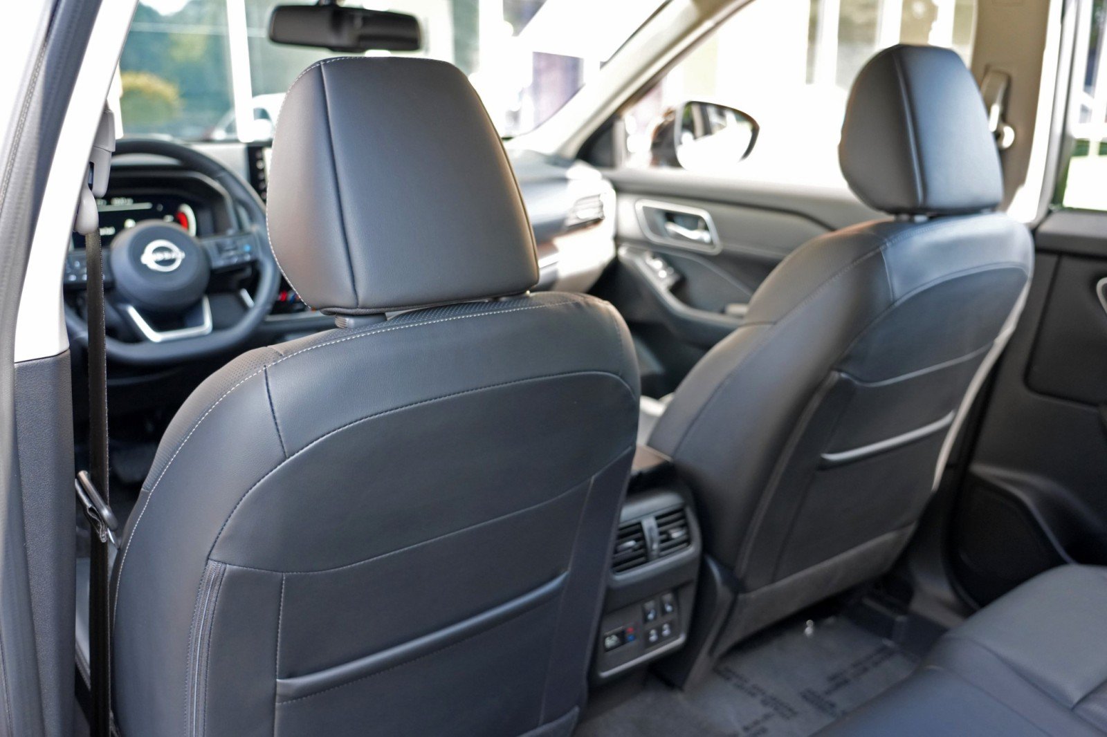 Used 2024 Nissan Rogue Platinum w/ Platinum Premium Package FWD image 35