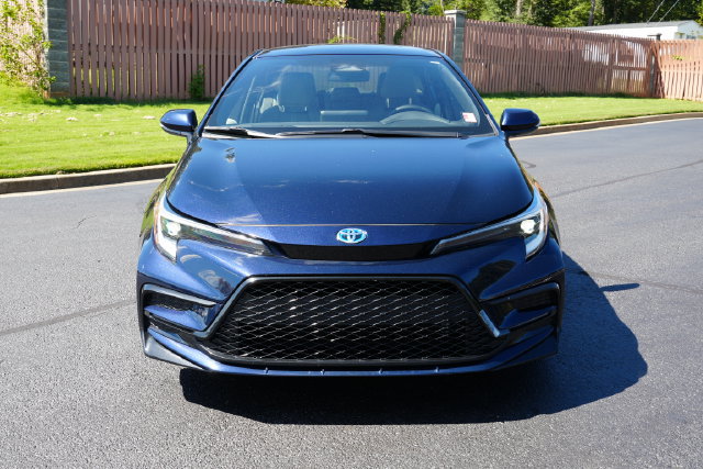 Used 2025 Toyota Corolla SE FWD image 2