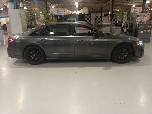 Used 2022 Audi S8 AWD/4WD image 5