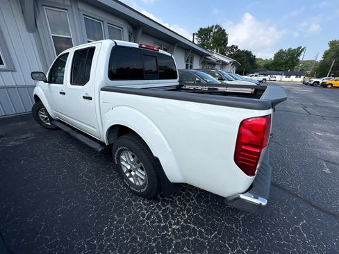 Used 2016 Nissan Frontier SV w/ SV Value Truck Package AWD/4WD image 3