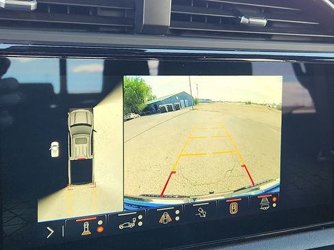 Used 2024 GMC Sierra 1500 AT4 w/ Technology Package image 12