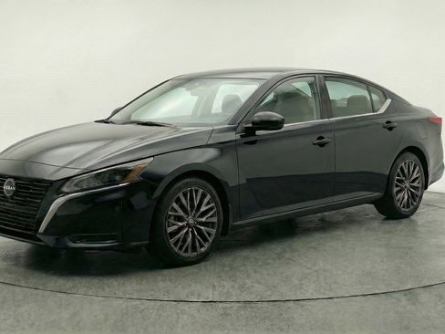Used 2025 Nissan Altima 2.5 SV image 3