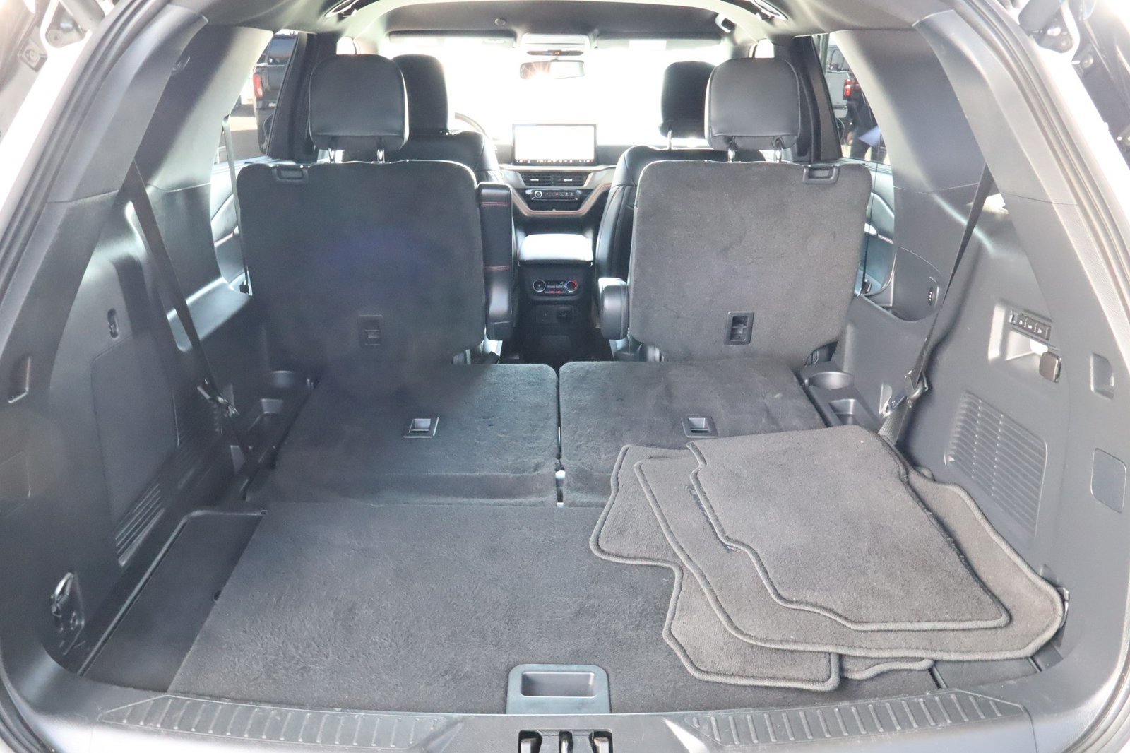 Used 2025 Ford Explorer ST RWD image 38