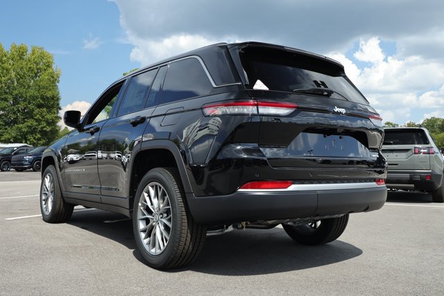 New 2027 Jeep Grand Cherokee Limited RWD image 8