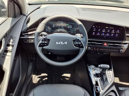 New 2025 Kia Niro SX image 13