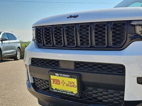 New 2025 Jeep Grand Cherokee L Laredo image 7