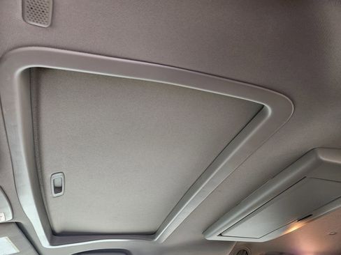 Used 2020 Toyota Sienna XLE Premium FWD image 24